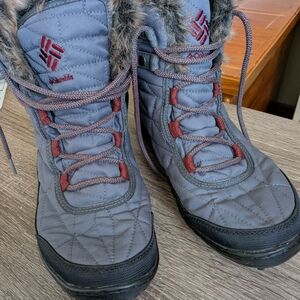 Columbia Gray Winter Boots with Faux Fur Trim
